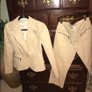 Cache cropped pant suit gently used like new